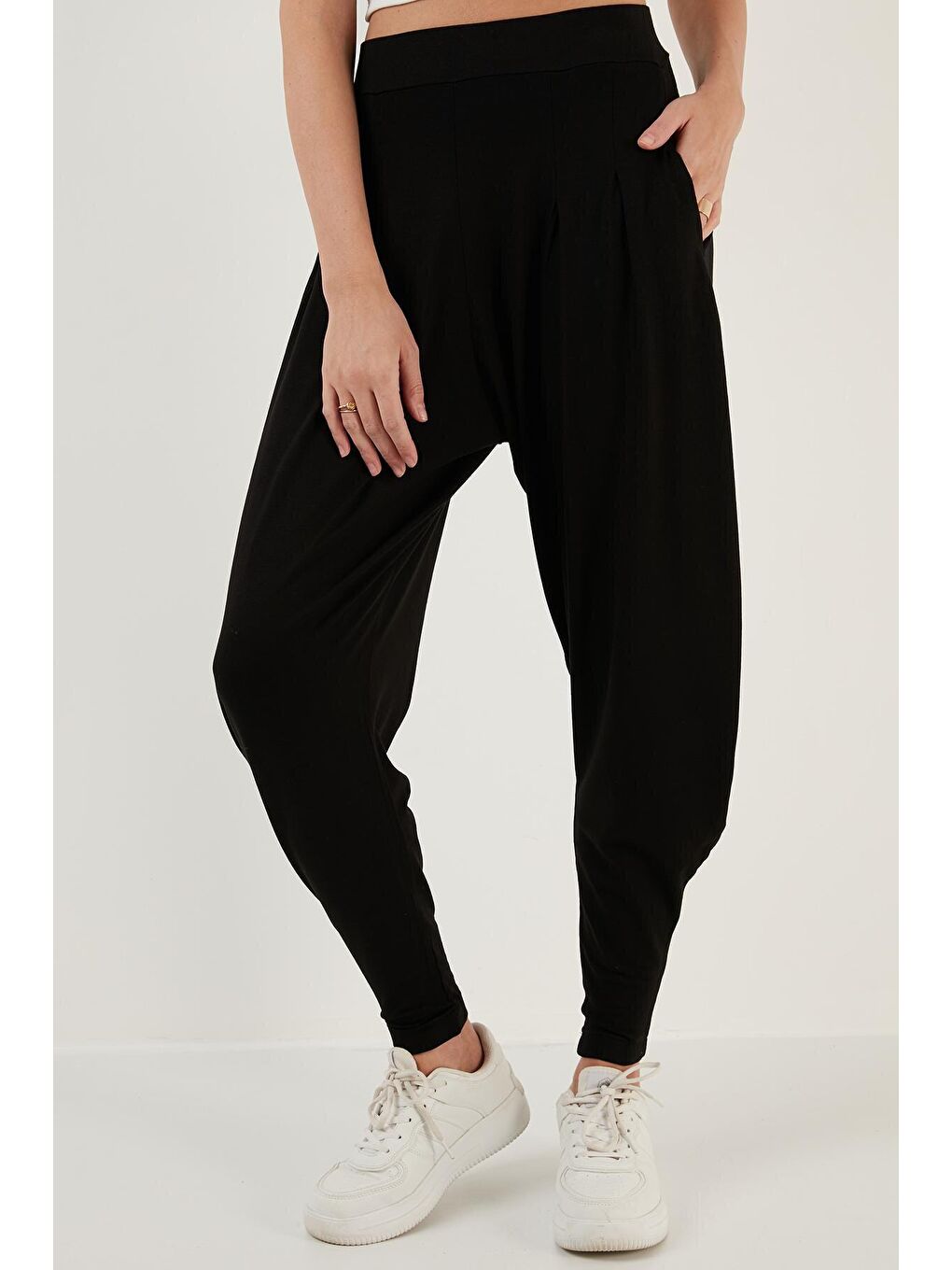 Siyah Yüksek Bel Rahat Kesim Cepli Şalvar Pantolon 5865027-1