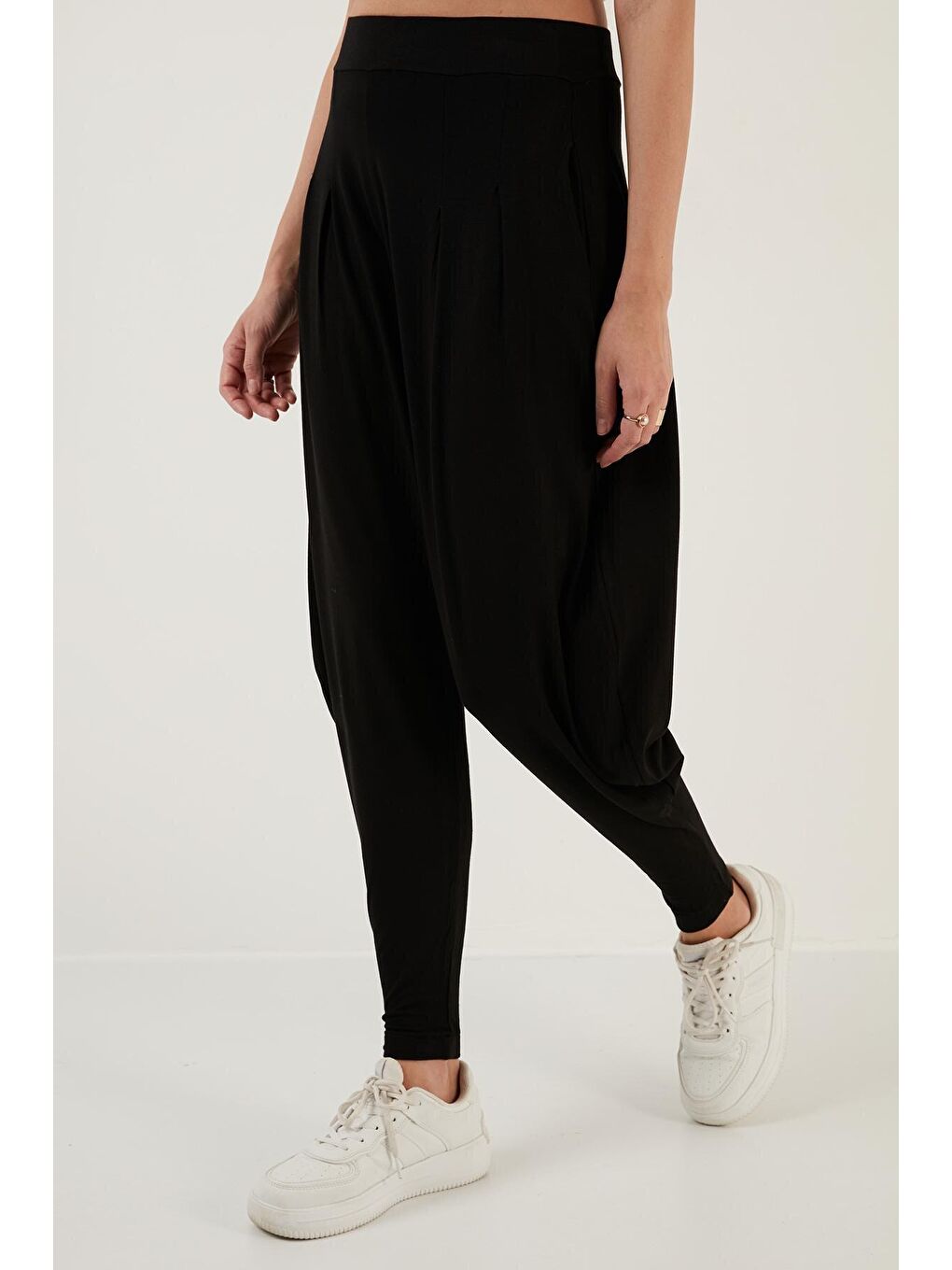 Siyah Yüksek Bel Rahat Kesim Cepli Şalvar Pantolon 5865027-2