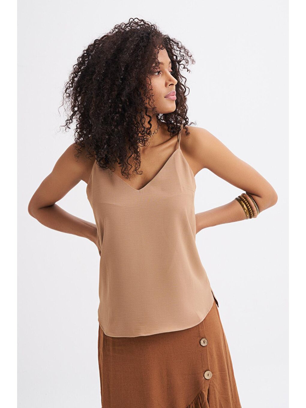 Sarı Askılı V Yaka Bluz Camel