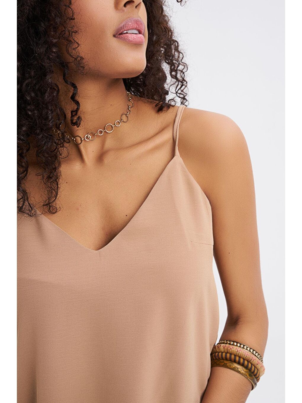 Sarı Askılı V Yaka Bluz Camel-3