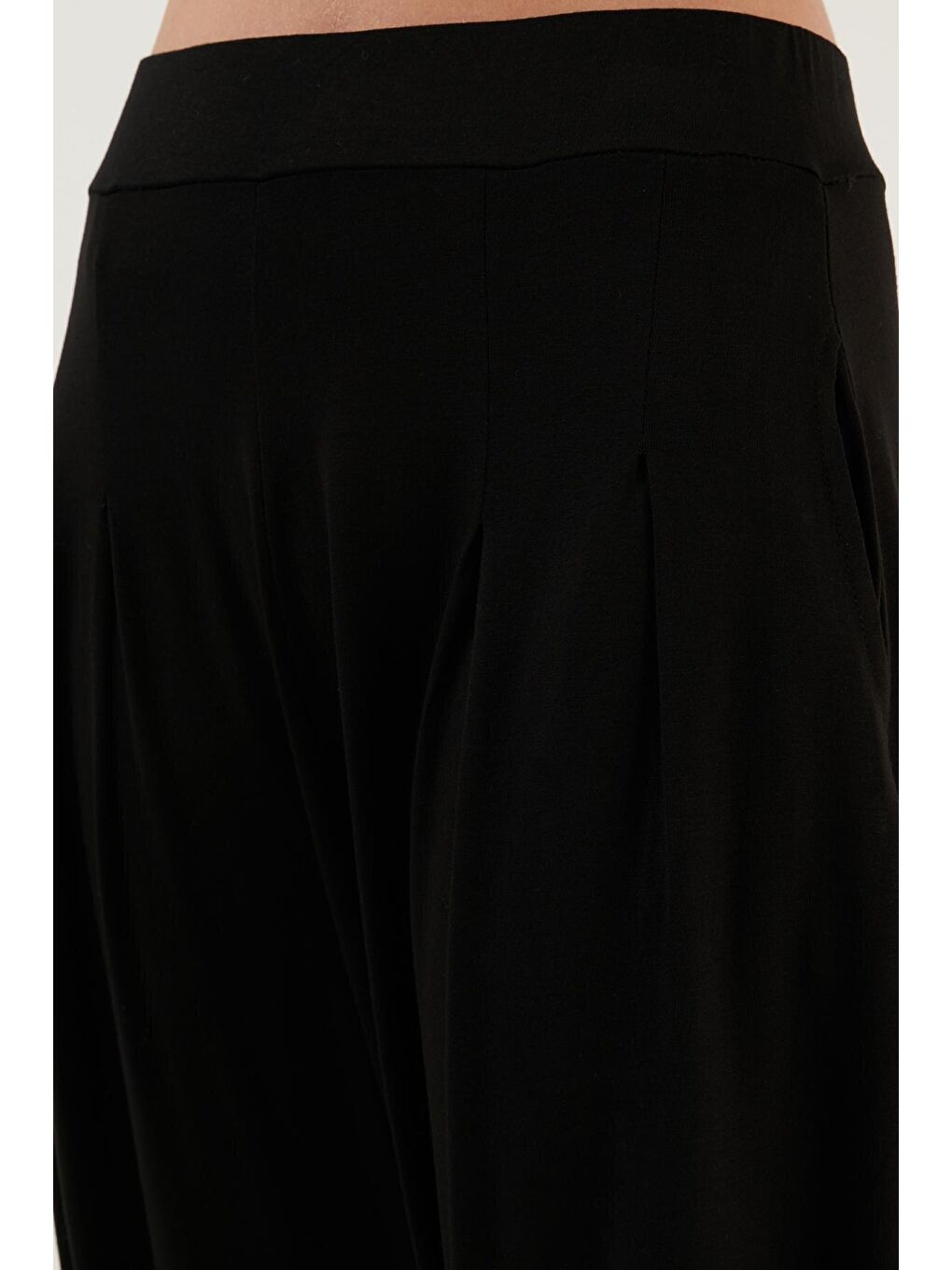 Siyah Yüksek Bel Rahat Kesim Cepli Şalvar Pantolon 5865027-4