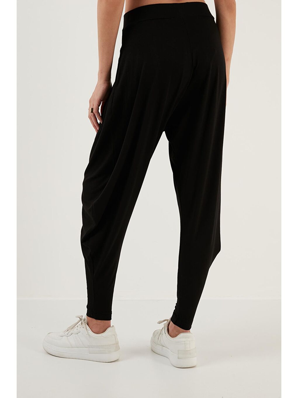 Siyah Yüksek Bel Rahat Kesim Cepli Şalvar Pantolon 5865027-5