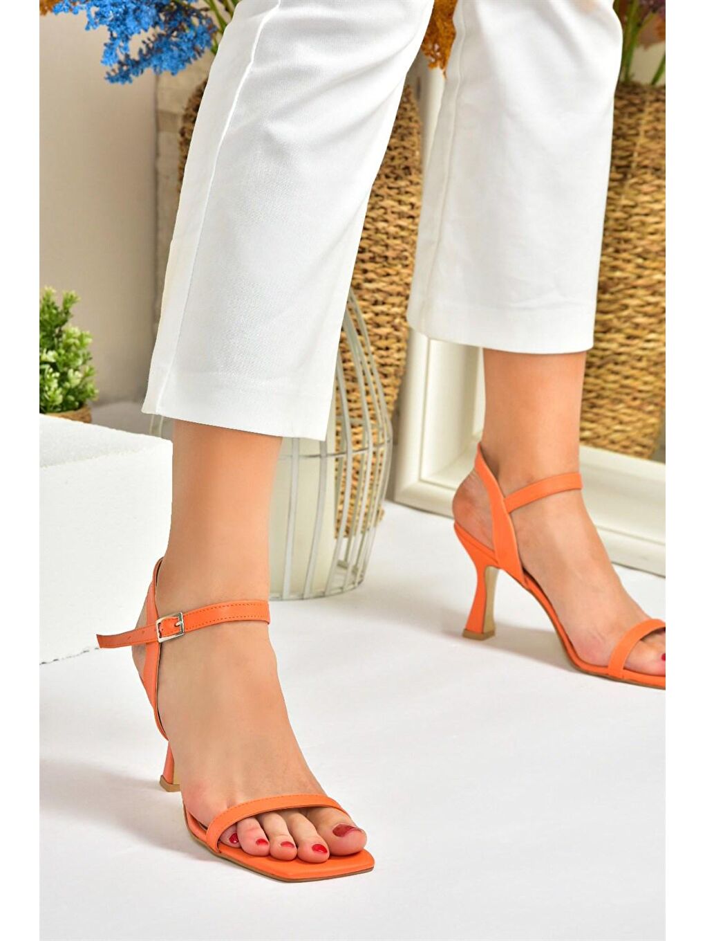 Turuncu Tek Bant Topuklu Ayakkabı M427671209-3