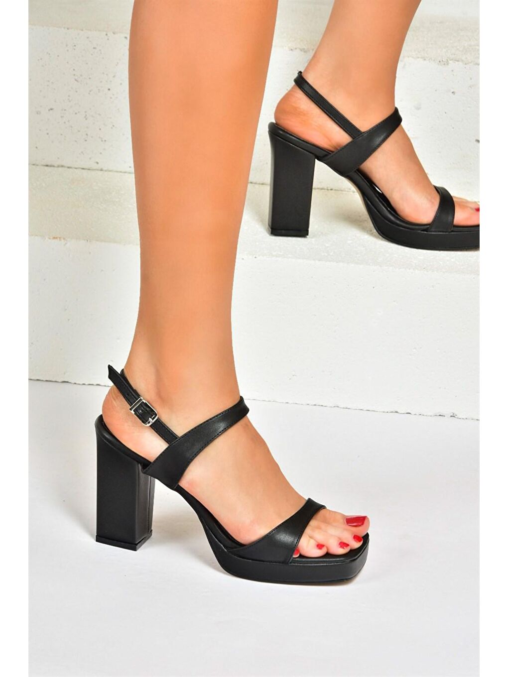 Siyah Kalın Platform Topuklu Kadın Ayakkabı M282062309-3