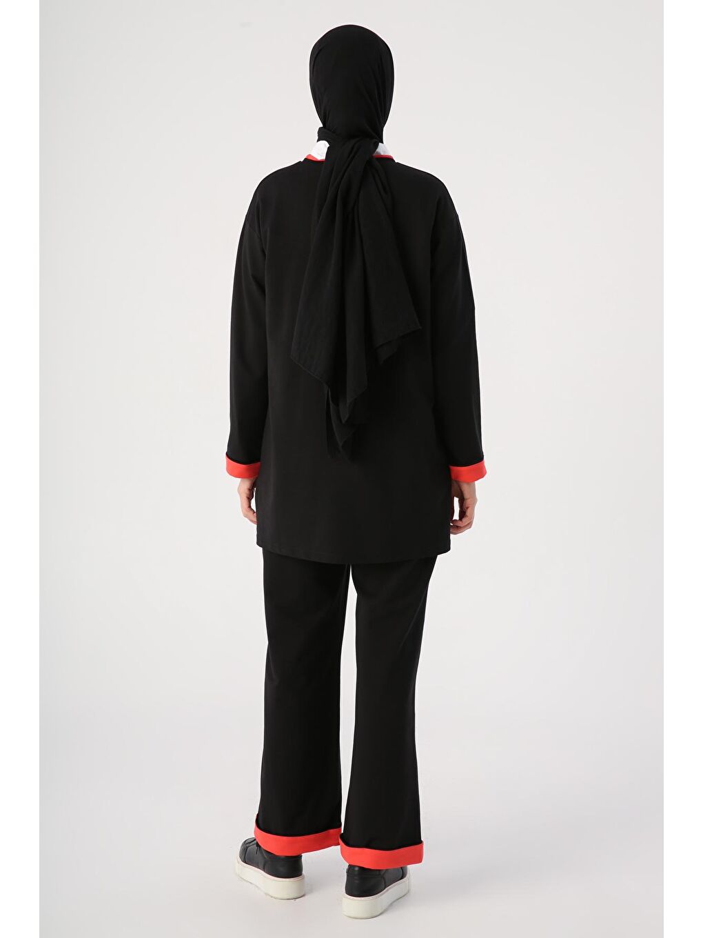 Siyah Pamuklu Üzeri Baskılı Garnili Pijama Takımı-3