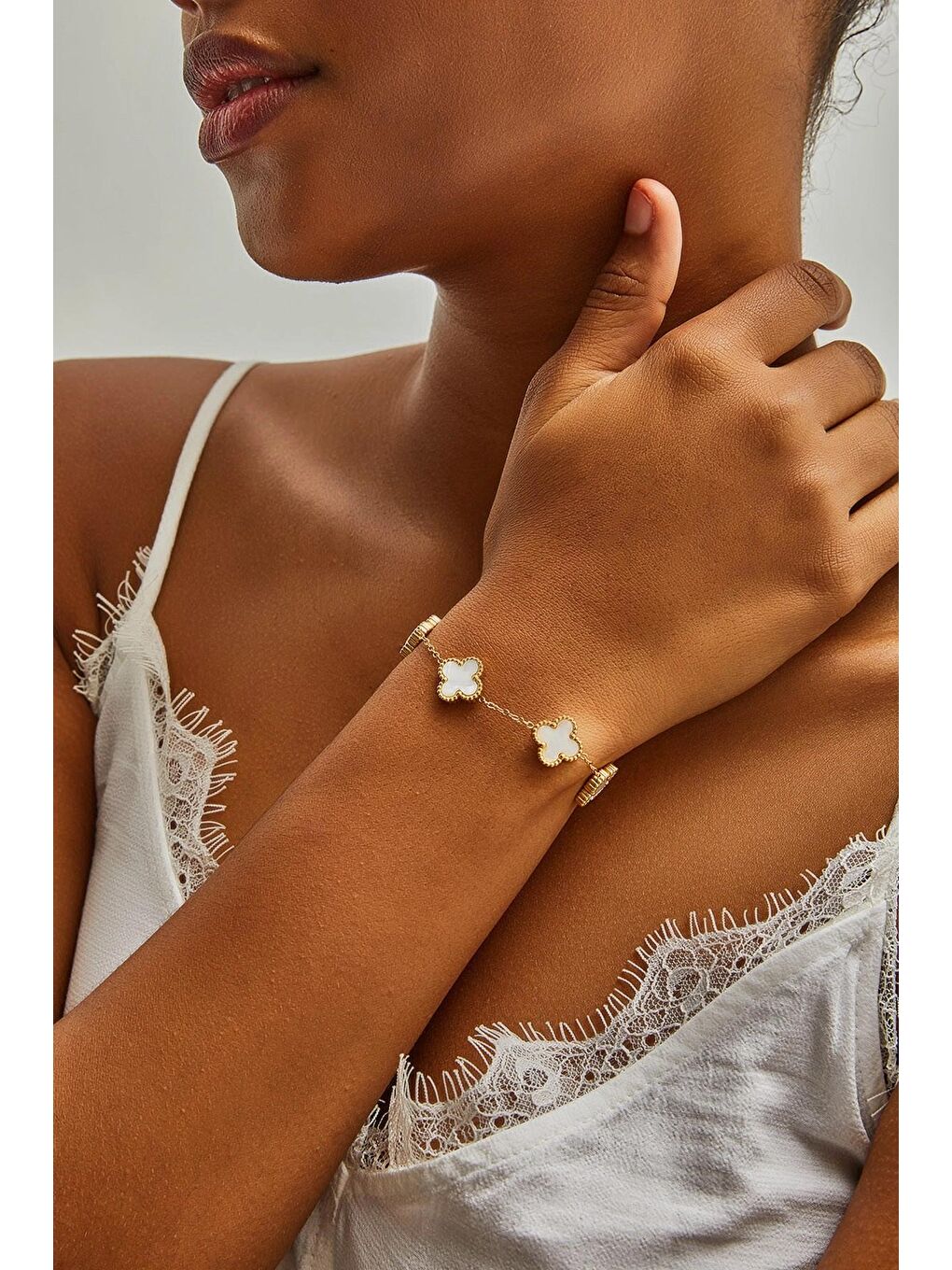 Beyaz Kadın Aksesuar Yonca Çelik Bileklik