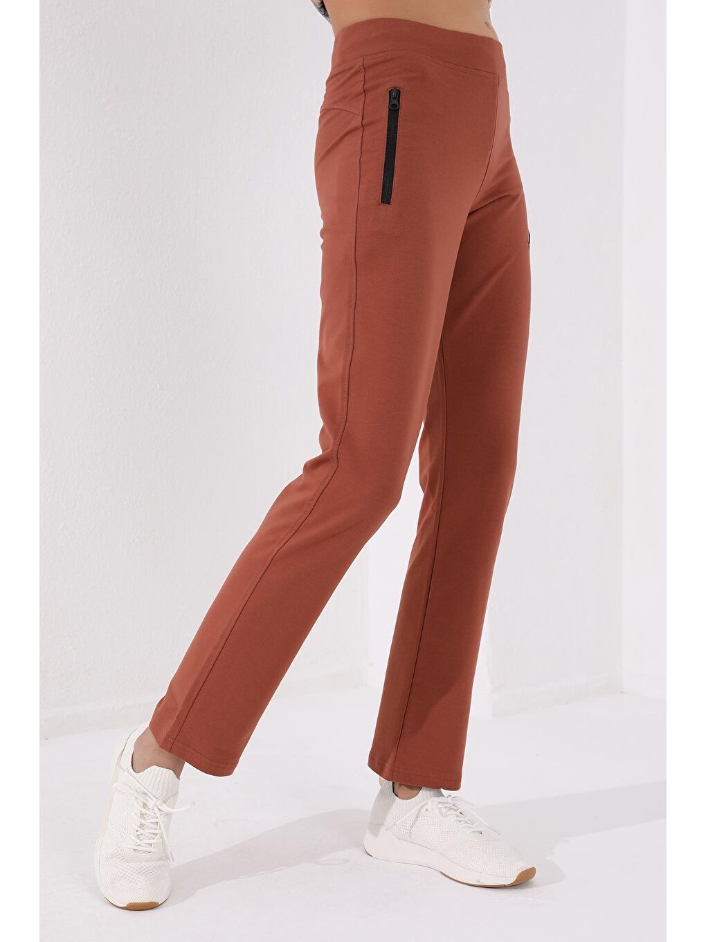 Kahverengi Tarçın Fermuar Cepli Rahat Form Klasik Paça Kadın Eşofman Alt - 94195-1