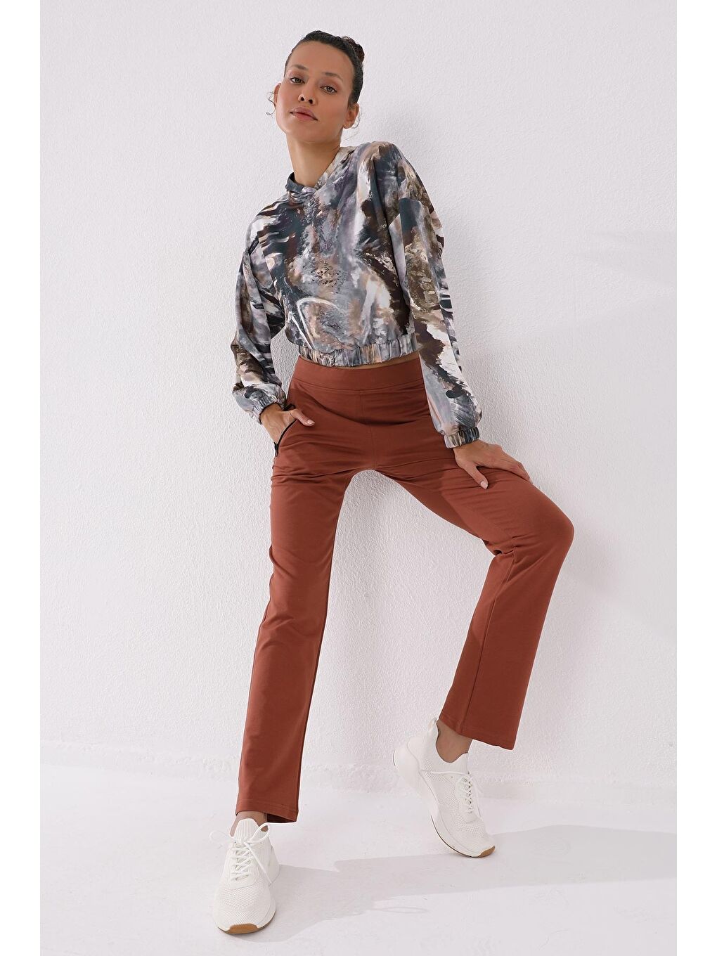 Kahverengi Tarçın Fermuar Cepli Rahat Form Klasik Paça Kadın Eşofman Alt - 94195-3