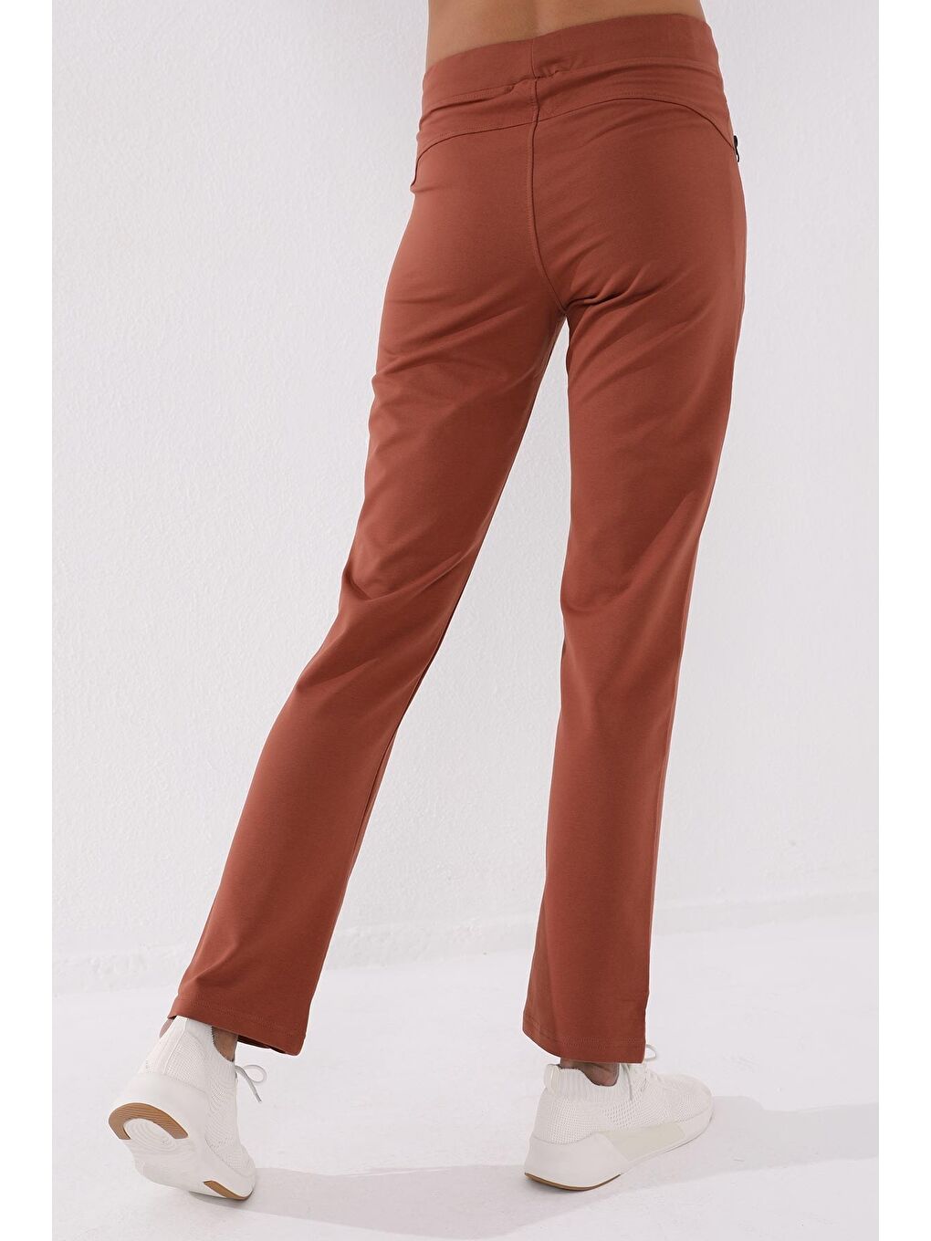 Kahverengi Tarçın Fermuar Cepli Rahat Form Klasik Paça Kadın Eşofman Alt - 94195-4