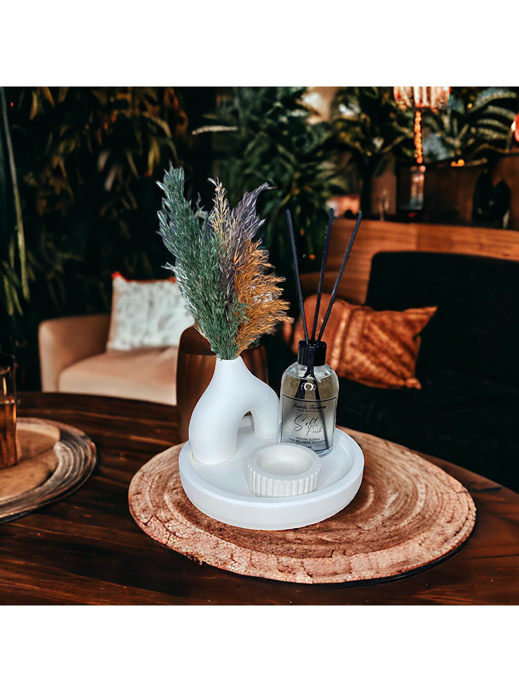 Beyaz Renk Özel Tasarım Oda Kokulu Ve Vazolu , Mumluklu Standlı Aksesuar Seti