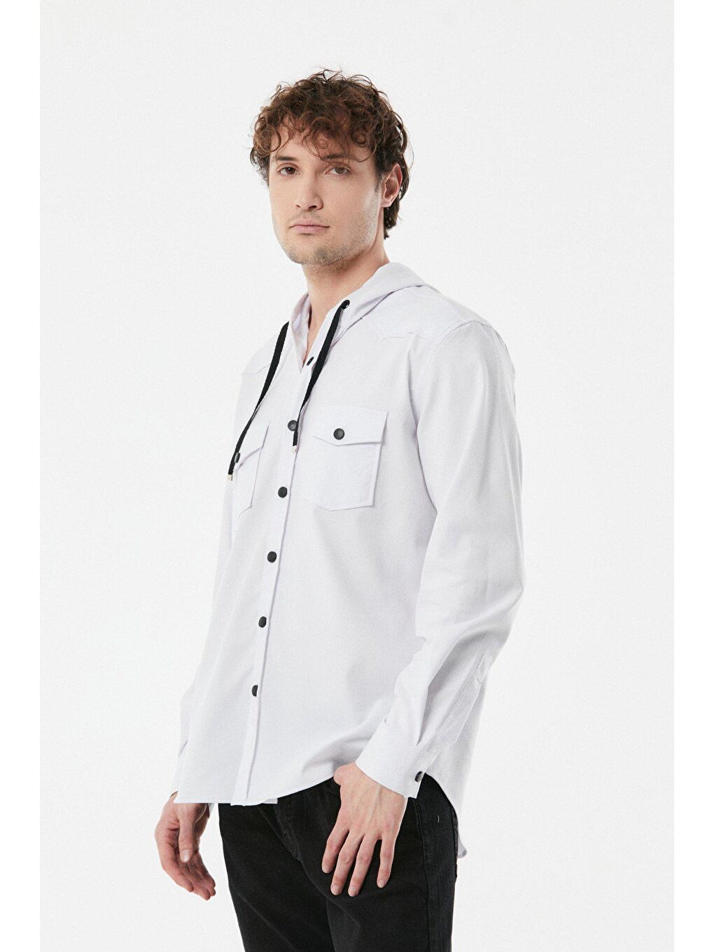 Beyaz Kapüşonlu Çift Cepli Gömlek-2