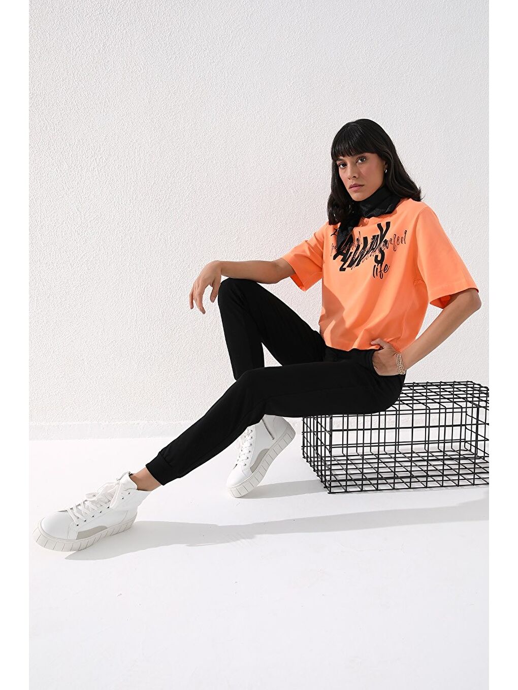 TOMMYLIFE Siyah Yüksek Bel Jogger Rahat Form Manşetli Kadın Eşofman Alt - 94561 - 4