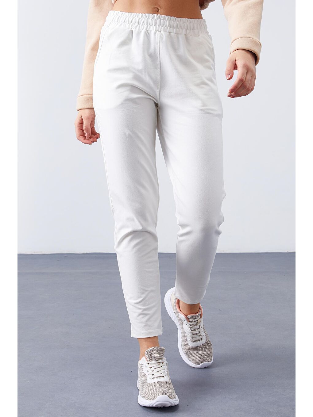 Ekru Yüksek Bel Jogger Rahat Form Dar Paça Kadın Eşofman Alt - 94566-1
