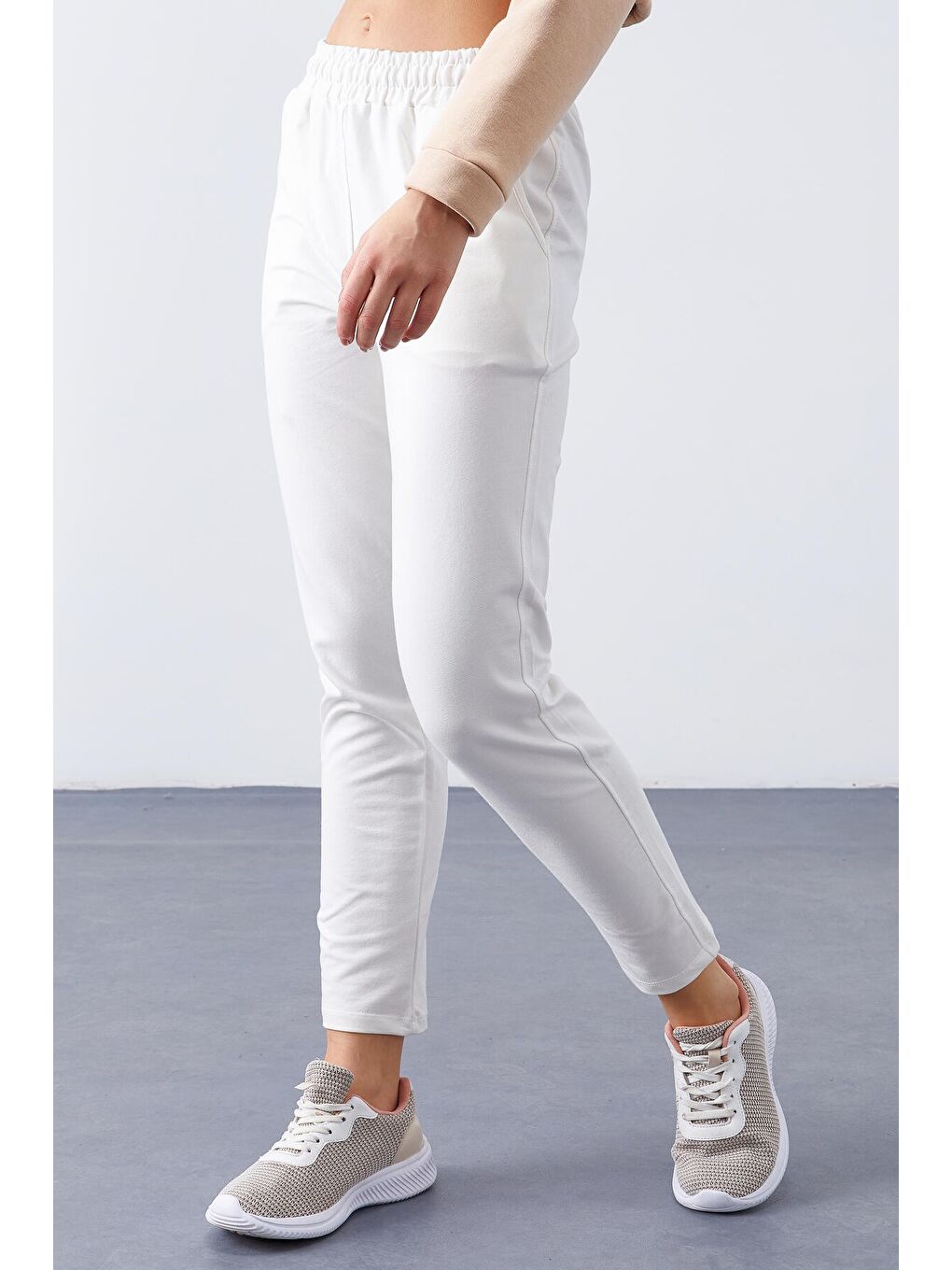 Ekru Yüksek Bel Jogger Rahat Form Dar Paça Kadın Eşofman Alt - 94566-3
