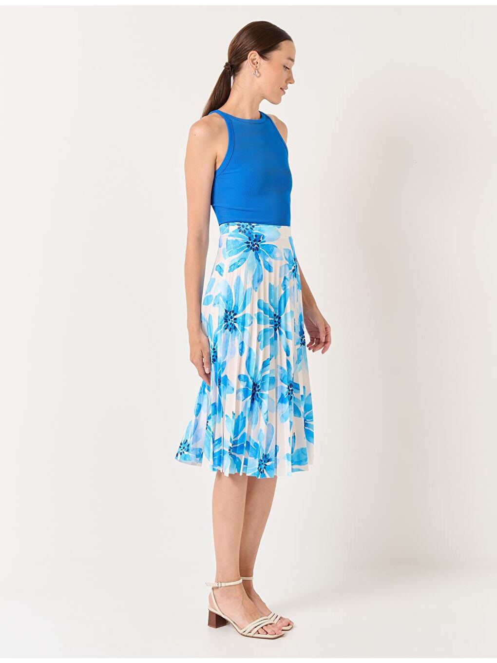 Beyaz Yüksek Bel Çiçekli Piliseli Midi Etek-3