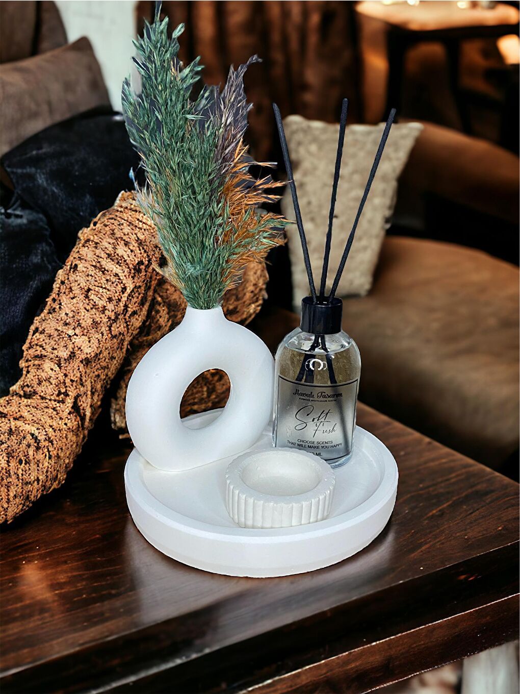 Beyaz Renk Özel Tasarım Oda Kokulu Ve Vazolu , Mumluklu Standlı Aksesuar Seti