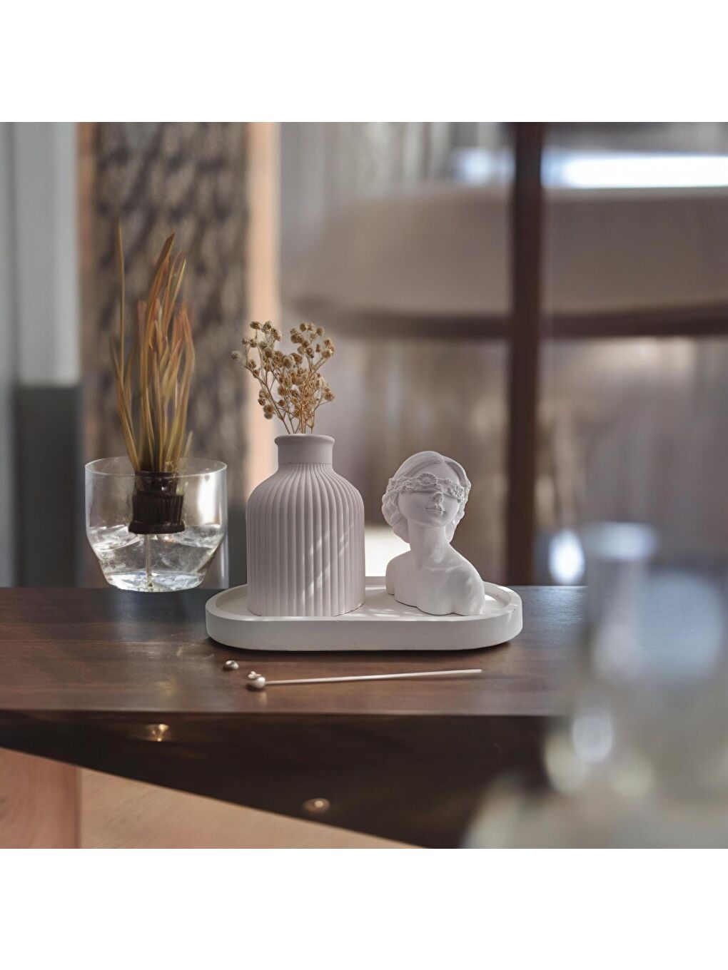 Beyaz Kadın Figürlü 3'lü Vazo Seti