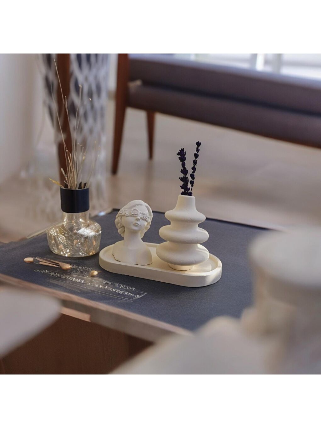 Beyaz Kadın Figürlü 3'lü Twist Vazo Seti-1