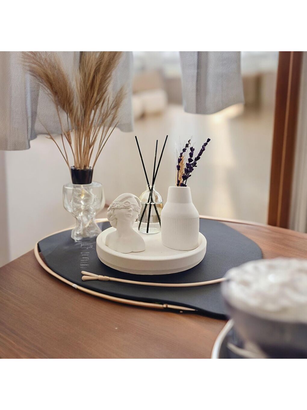 Beyaz Dekoratif Oval Kuru Çiçek Pampas Vazosu Fresh Soft Oda Kokusu Kadın Büst Standlı Set-1