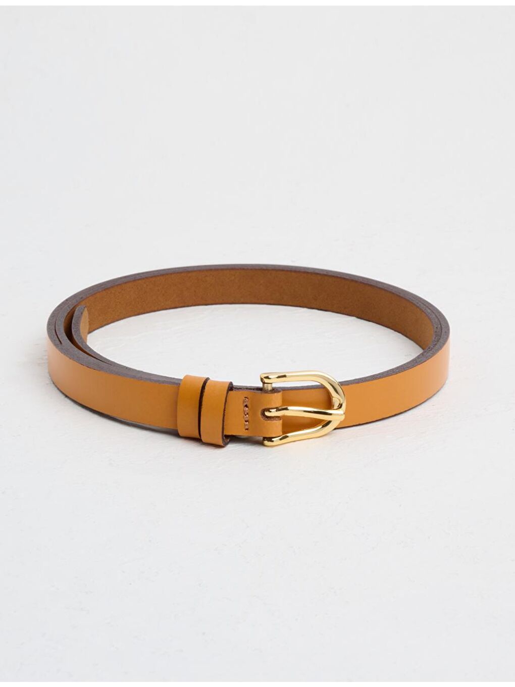 Turuncu Parlak Oval Tokalı İnce Deri Kemer