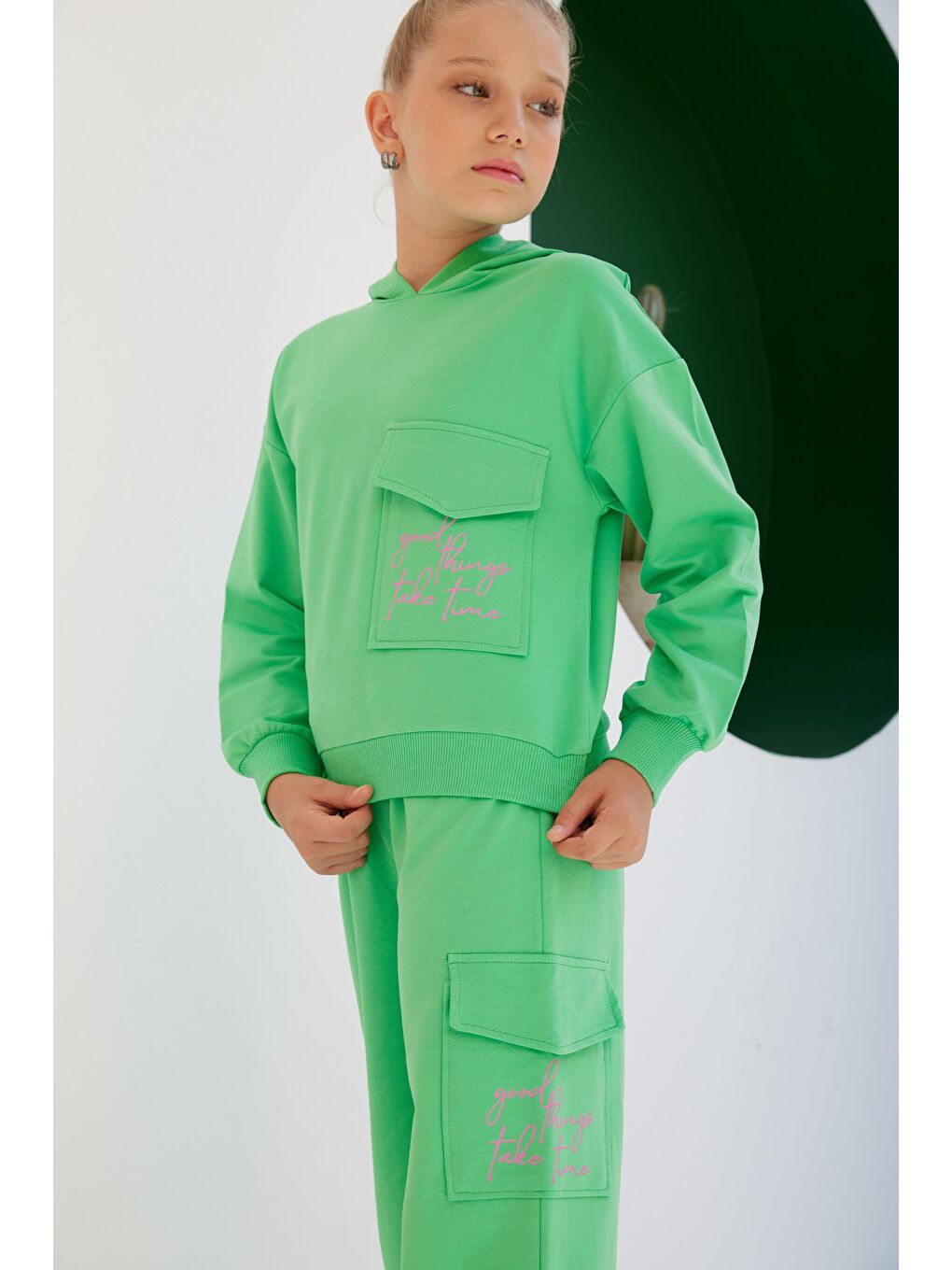 Yeşil Kız Çocuk Dar Kalıp Kapüşonlu Ön Cepli Mevsimlik SweatShirt