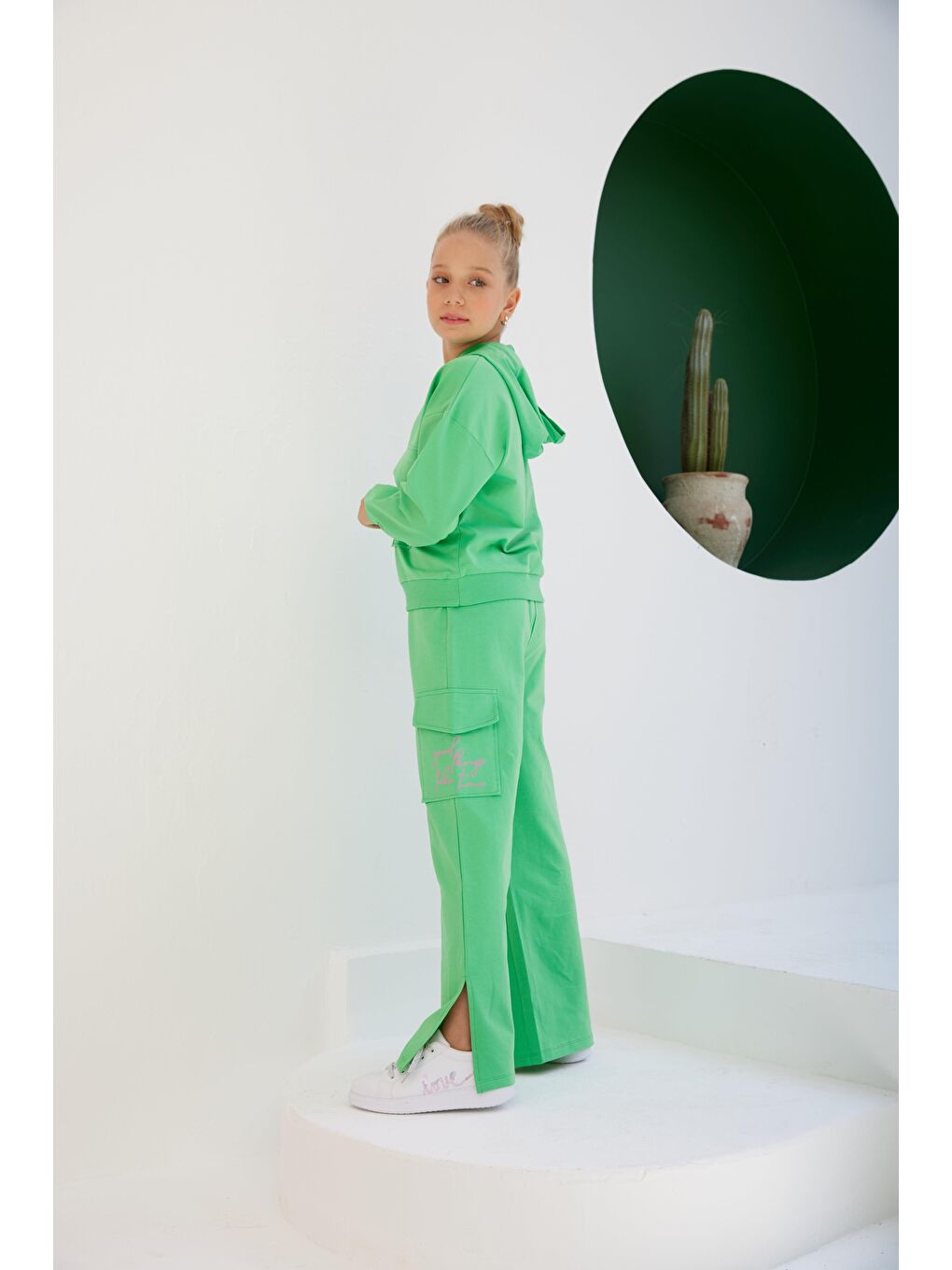 Yeşil Kız Çocuk Dar Kalıp Kapüşonlu Ön Cepli Mevsimlik SweatShirt-1