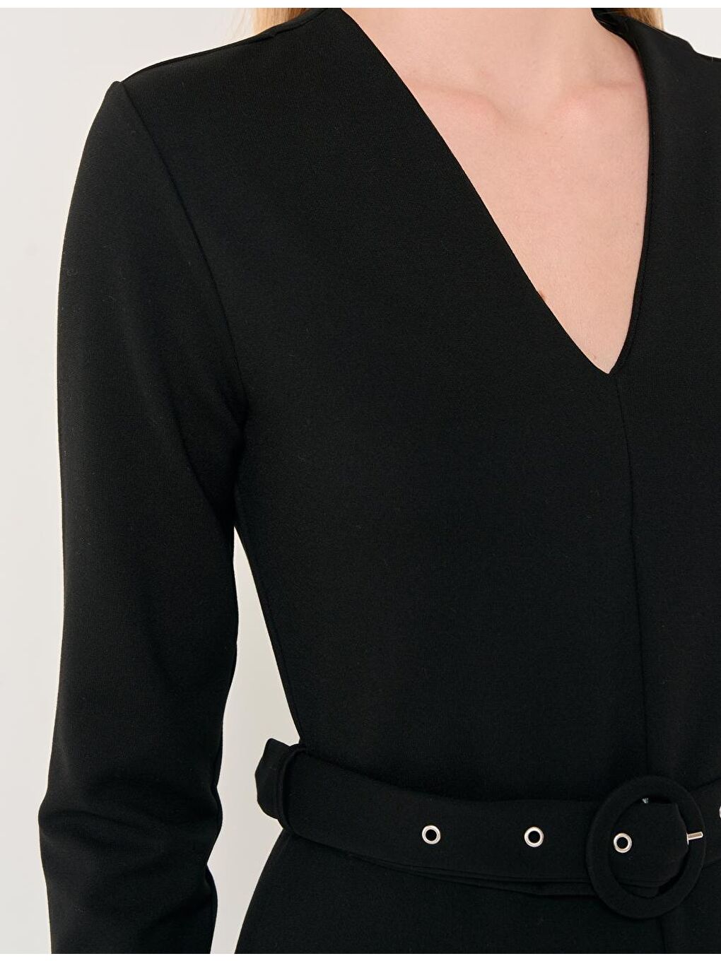 Siyah V Yaka Uzun Kollu Kemerli Tulum-2