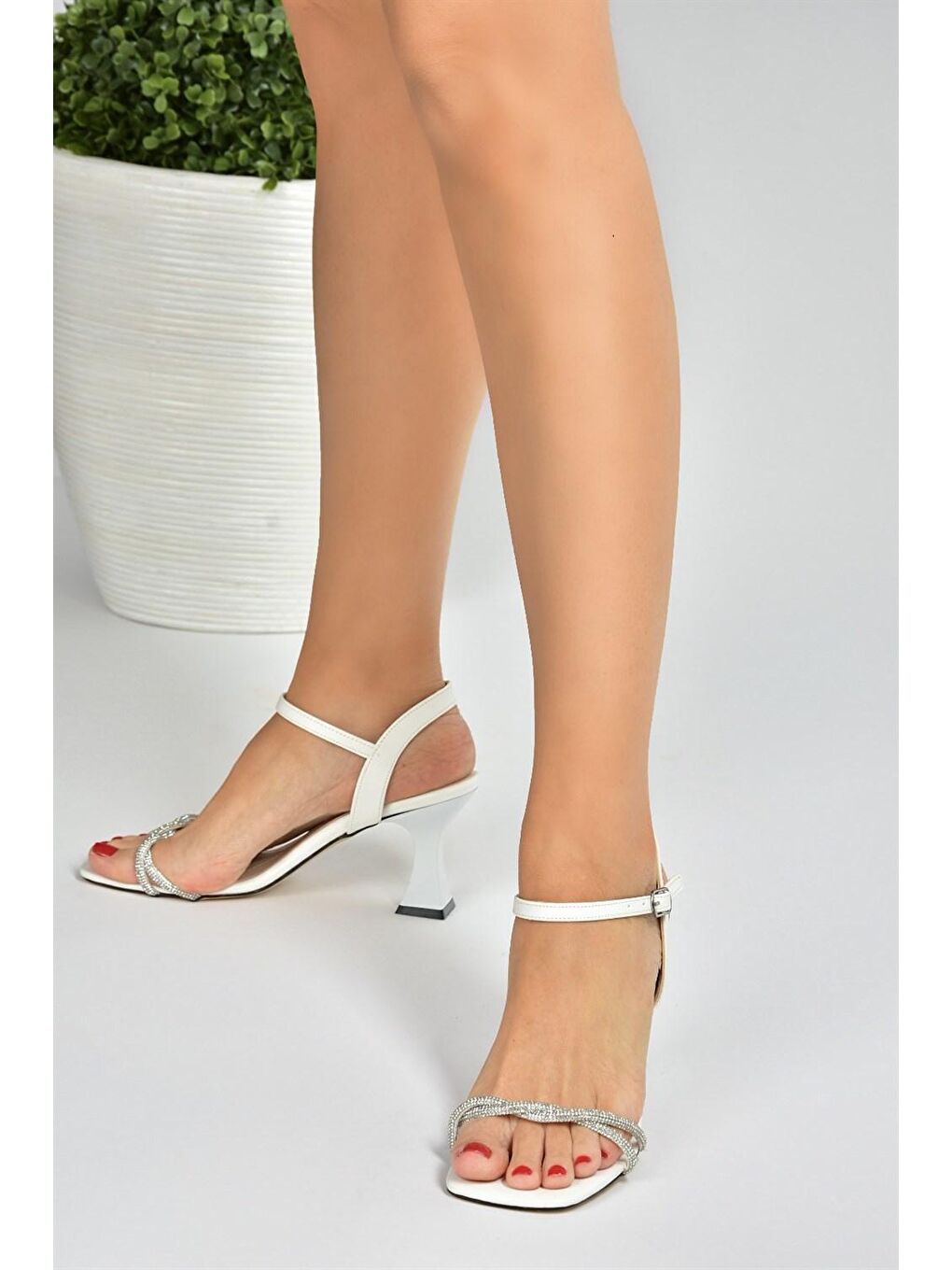 Beyaz Taşlı Kadın Topuklu Ayakkabı K820034509-1
