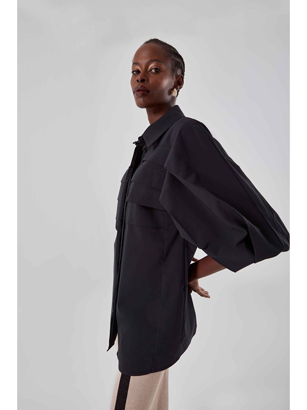 Önü Kat Pileli Siyah Gömlek-2