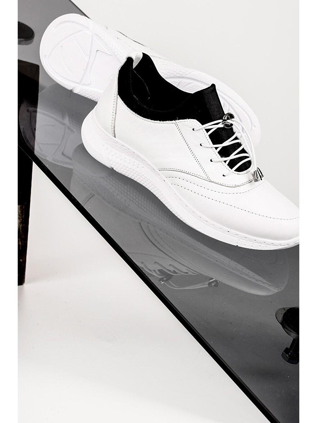Beyaz Hakiki Deri Yuvarlak Burun Dolgu Taban Bağcıklı Kadın Sneaker 42610