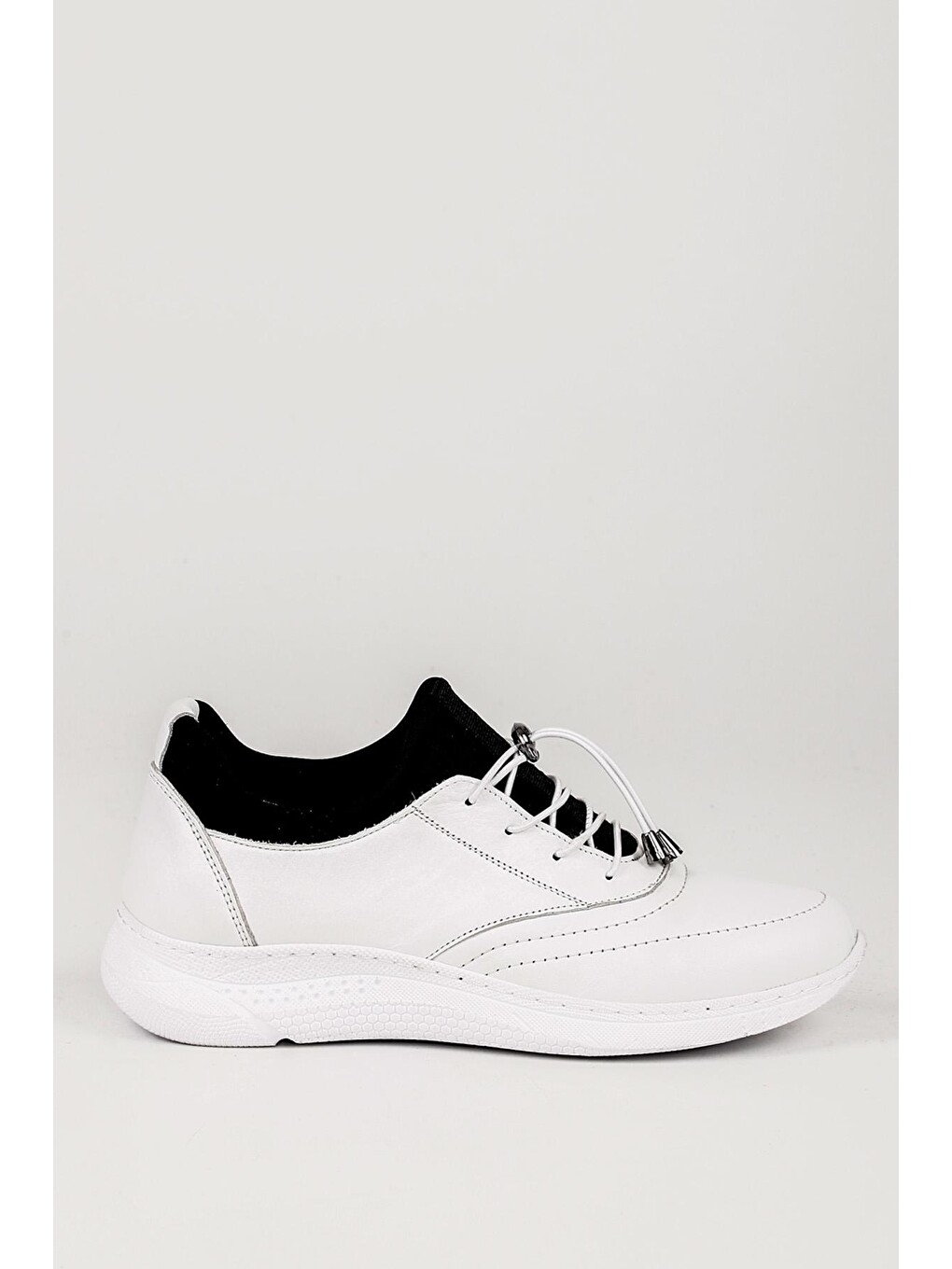 Beyaz Hakiki Deri Yuvarlak Burun Dolgu Taban Bağcıklı Kadın Sneaker 42610-2