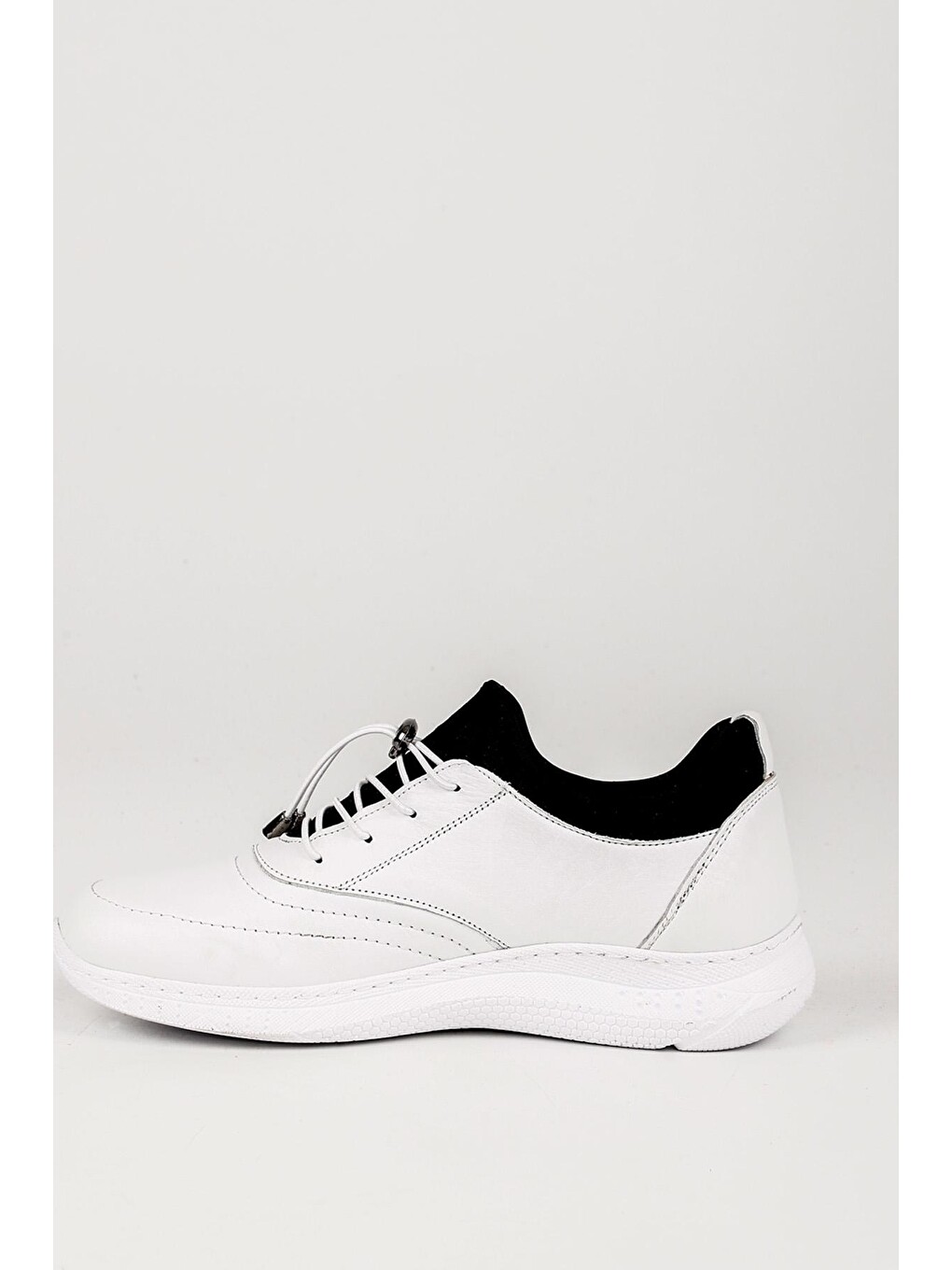 Beyaz Hakiki Deri Yuvarlak Burun Dolgu Taban Bağcıklı Kadın Sneaker 42610-4