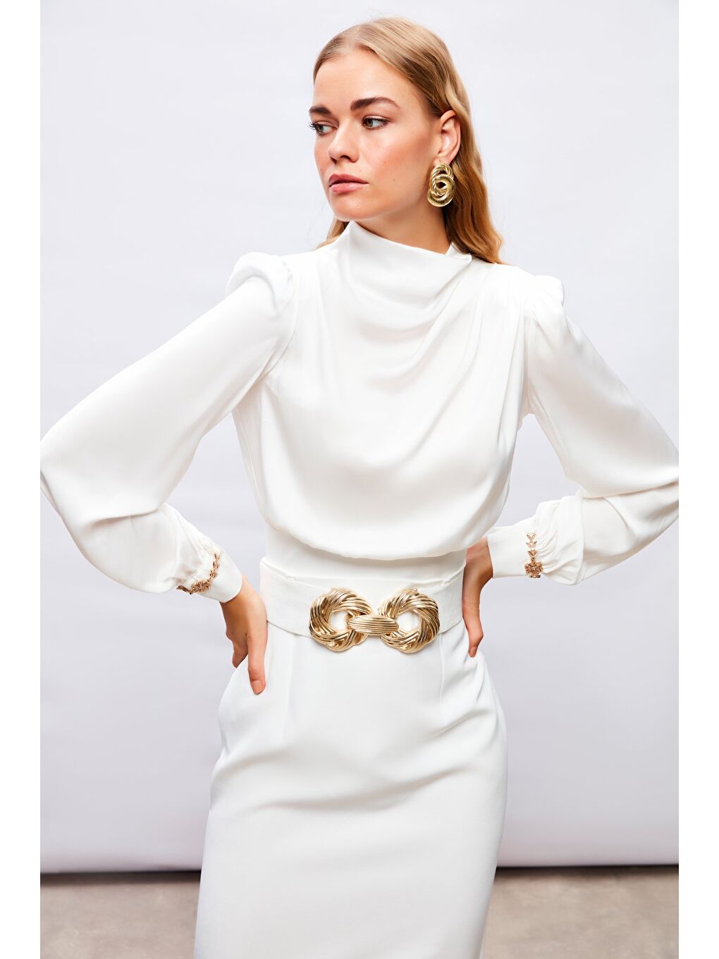 Kol Aksesuar Detaylı Bluz - Ekru-1