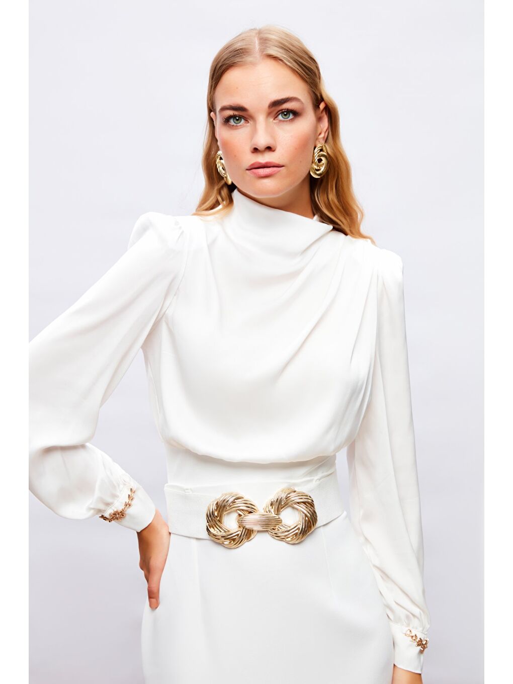 Kol Aksesuar Detaylı Bluz - Ekru-3
