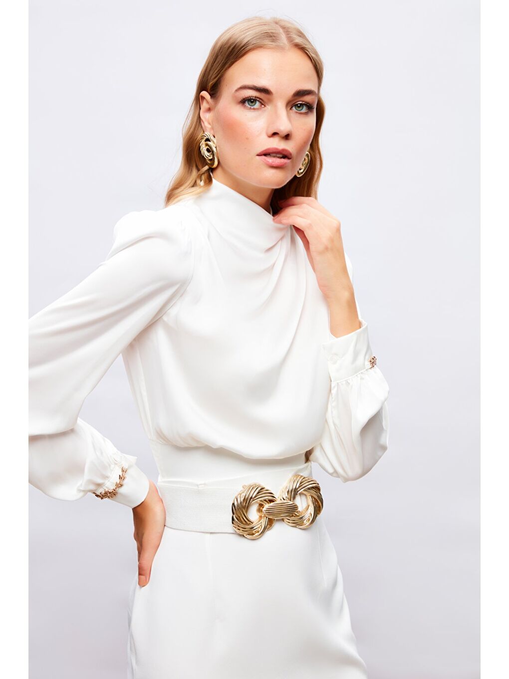 Kol Aksesuar Detaylı Bluz - Ekru-4