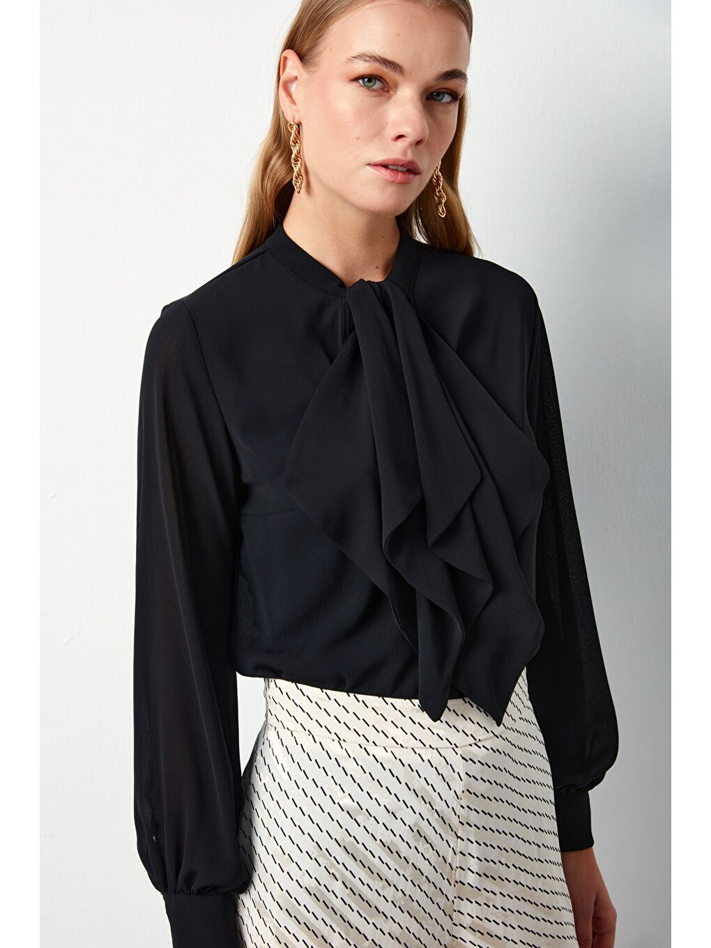 Fular Detaylı Salaş Bluz - Siyah-3