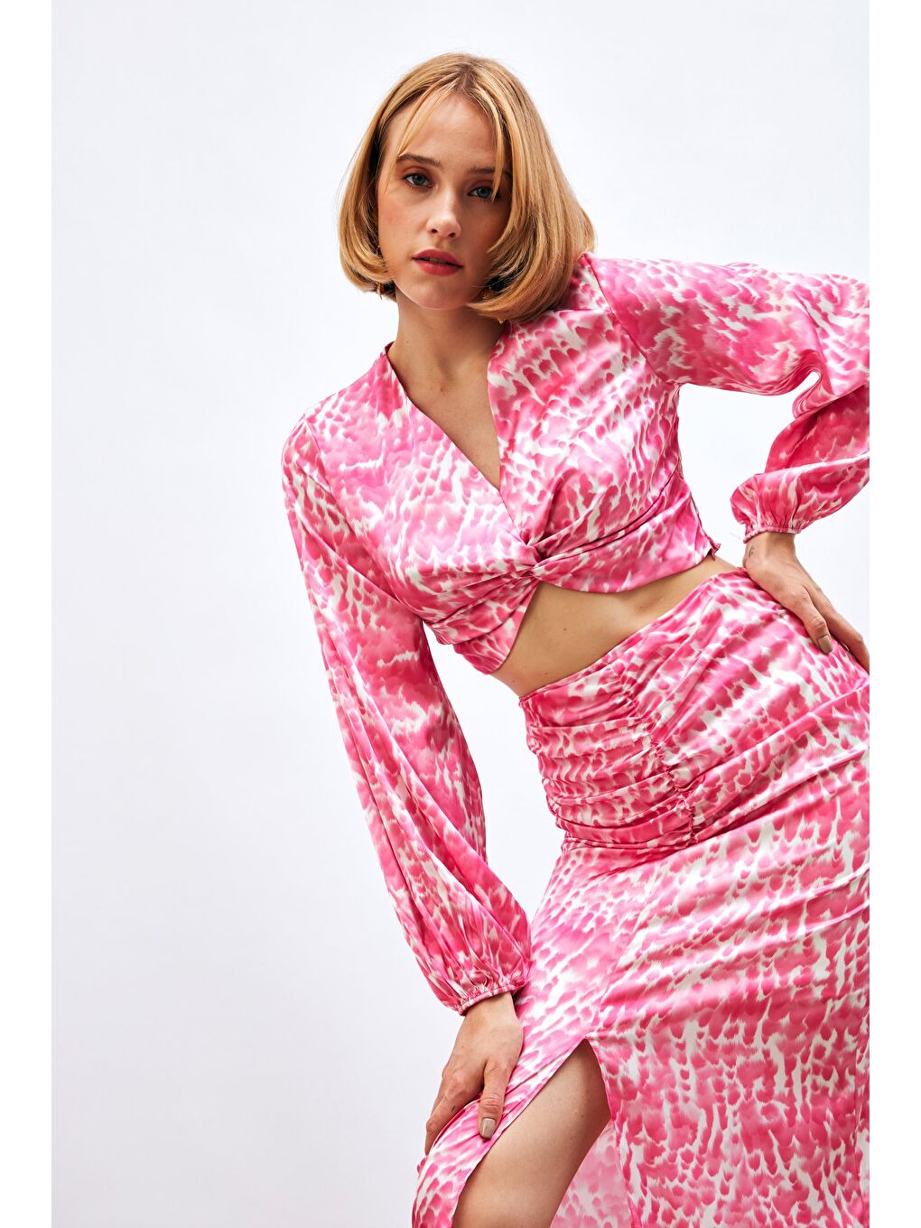 Düğüm Detaylı Desenli Bluz - Pembe-1