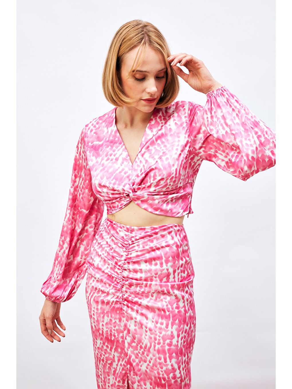 Düğüm Detaylı Desenli Bluz - Pembe-2