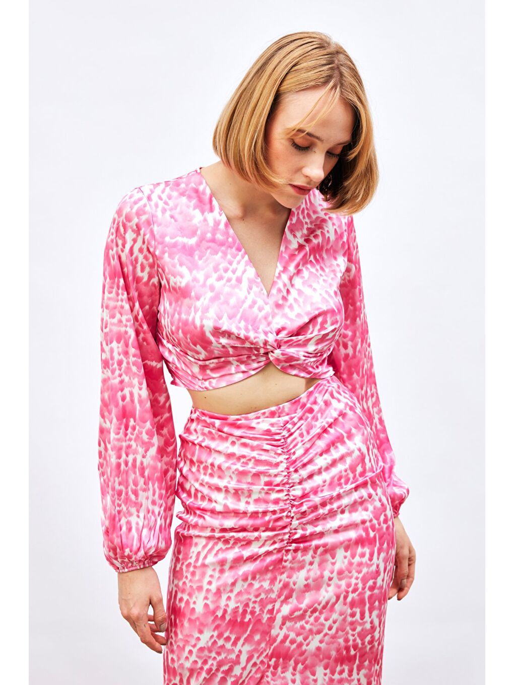 Düğüm Detaylı Desenli Bluz - Pembe-3