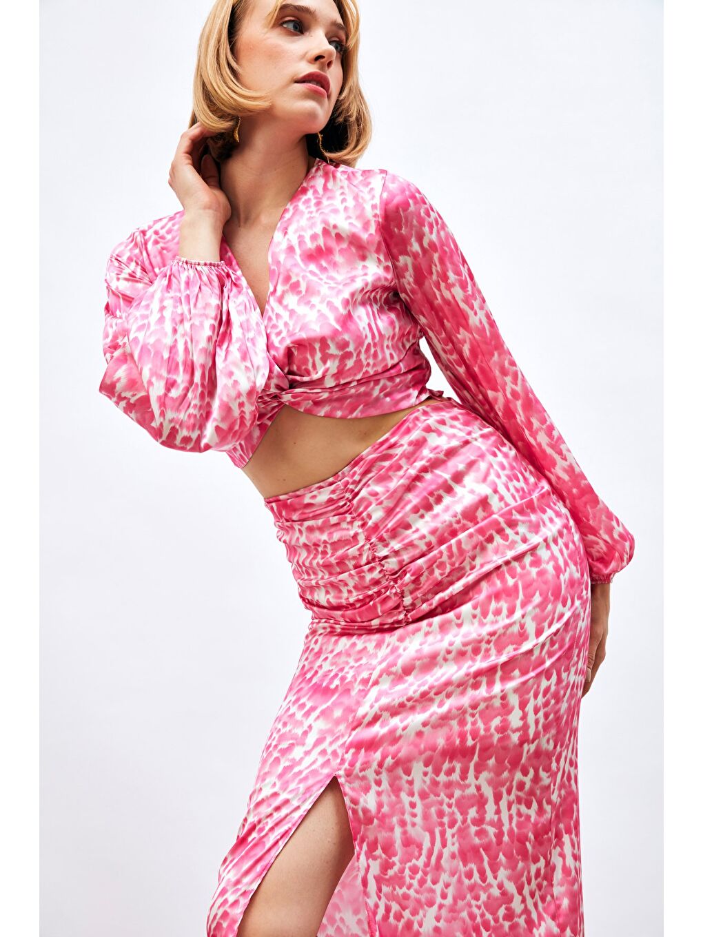 Düğüm Detaylı Desenli Bluz - Pembe-4