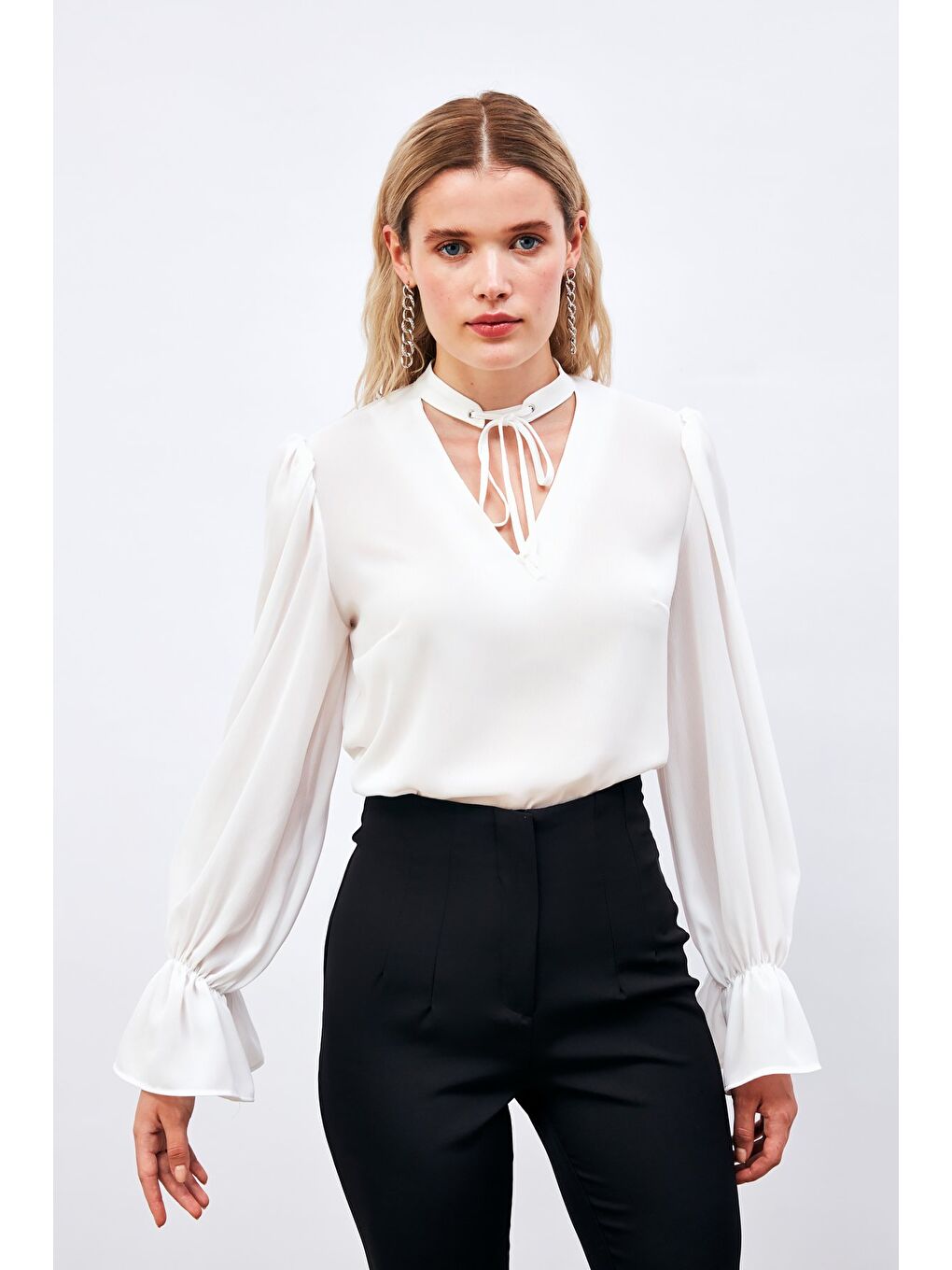 Yaka Bağlama Detaylı Salaş Bluz - Ekru-2