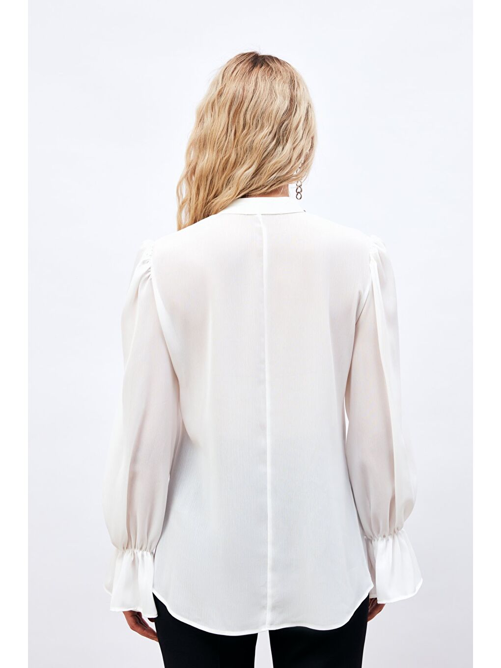 Yaka Bağlama Detaylı Salaş Bluz - Ekru-6