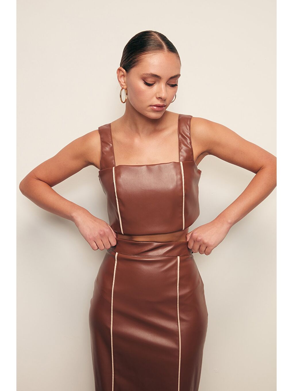 Kahverengi Kontrast Deri Crop Bluz - Kahve-3