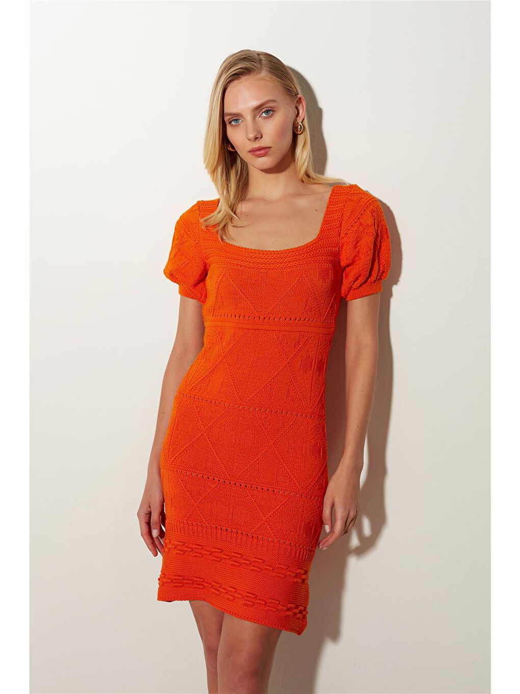 Turuncu Kare Yaka Triko Elbise SS23D4763TU