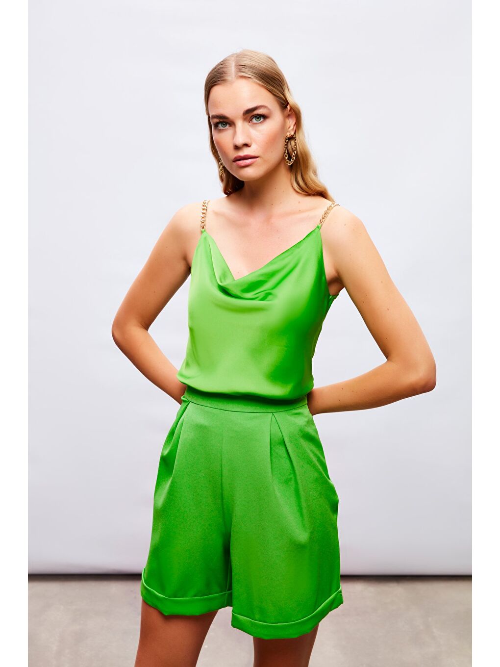 Zincir Askılı Saten Bluz - Açık Yeşil-2