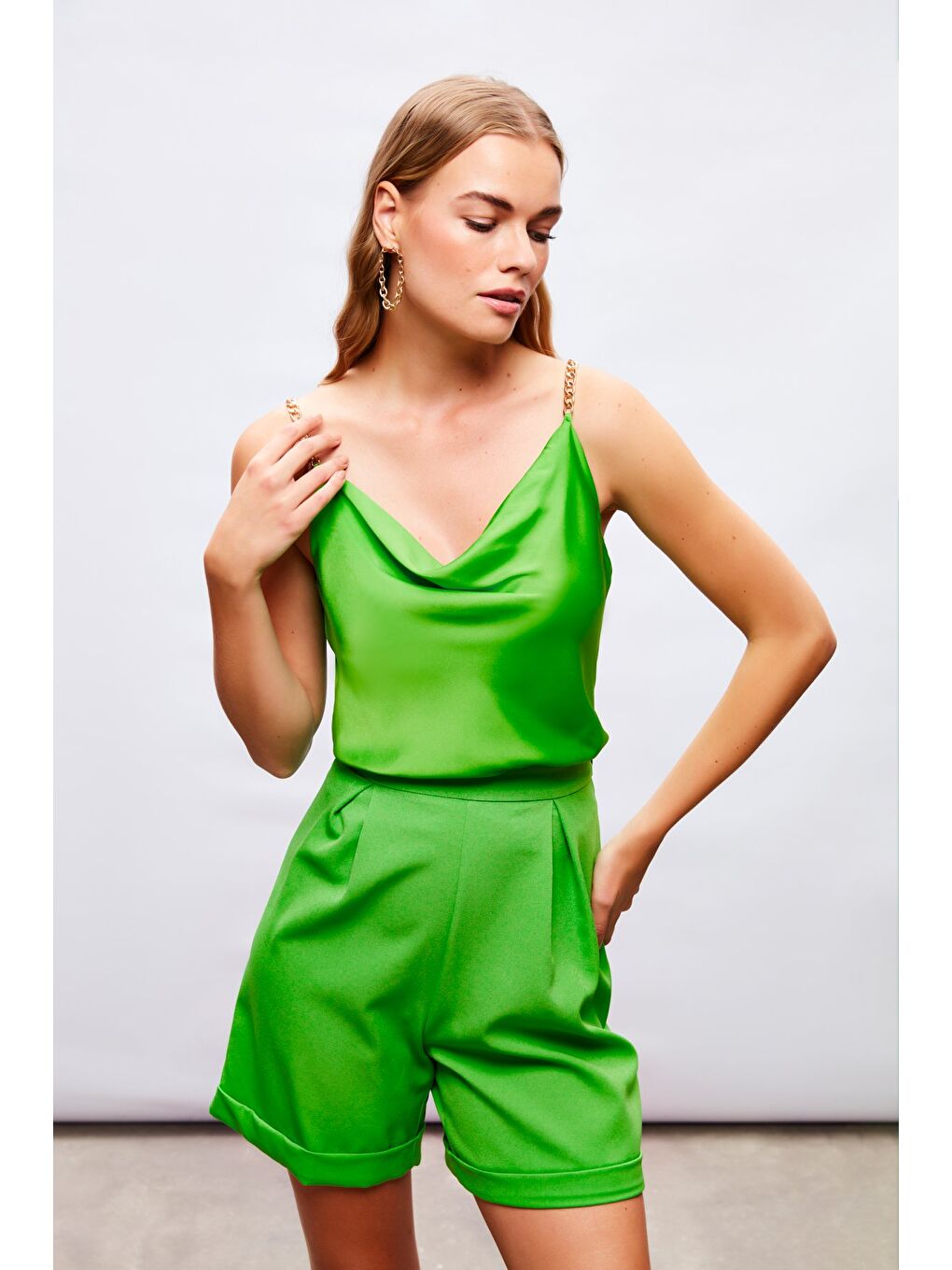 Zincir Askılı Saten Bluz - Açık Yeşil-3