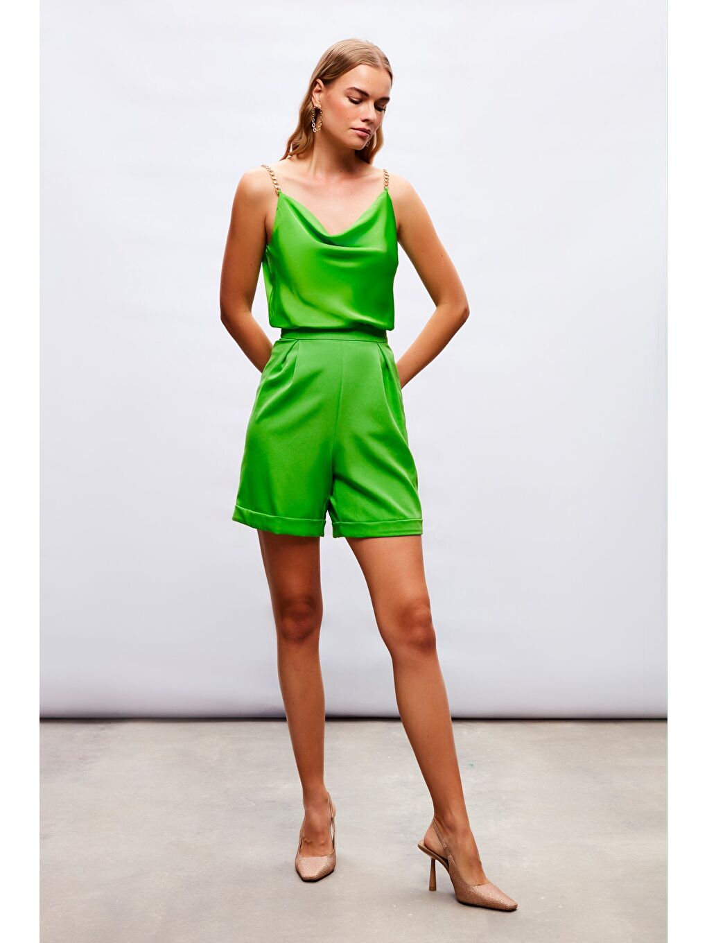 Zincir Askılı Saten Bluz - Açık Yeşil-5