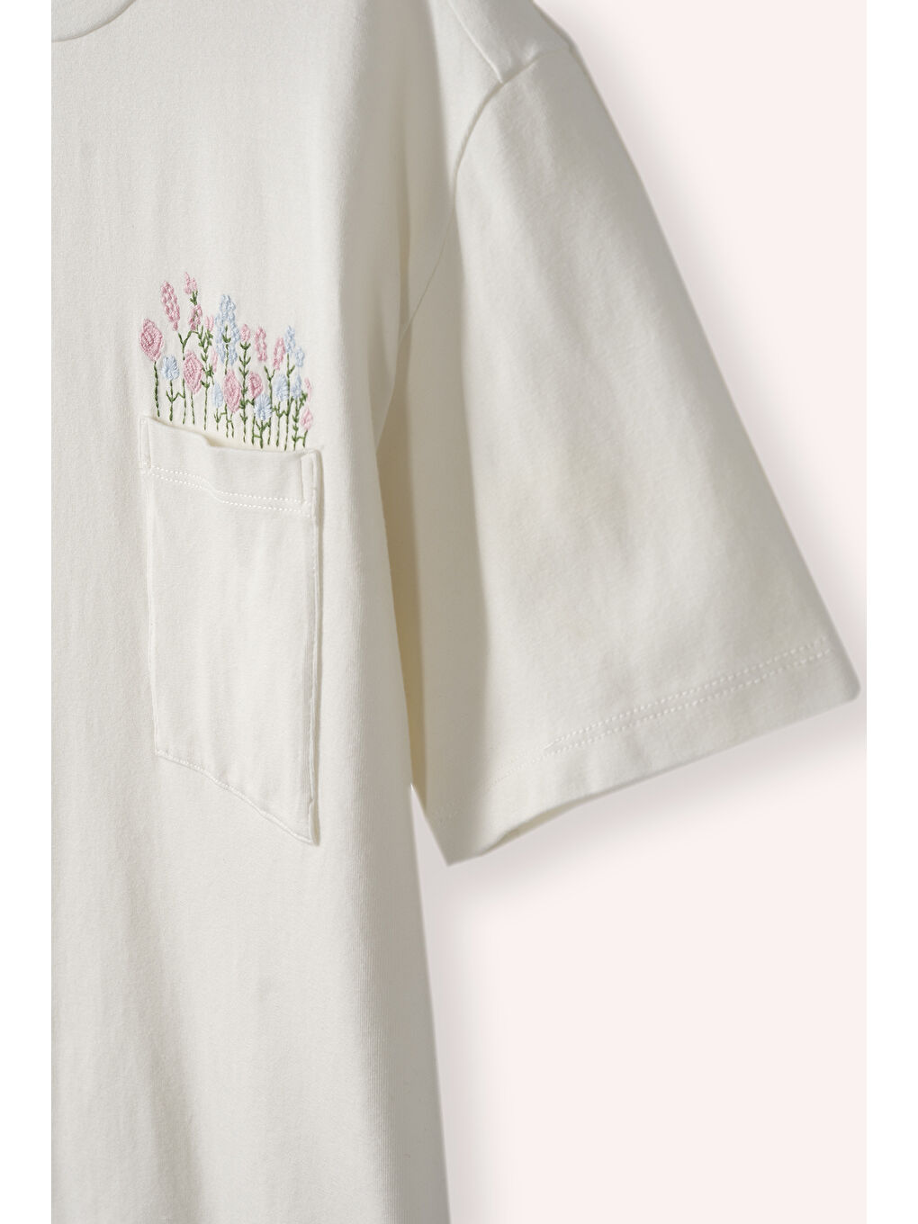 Kız Çocuk Nakış Detaylı Ekru Tişört-1