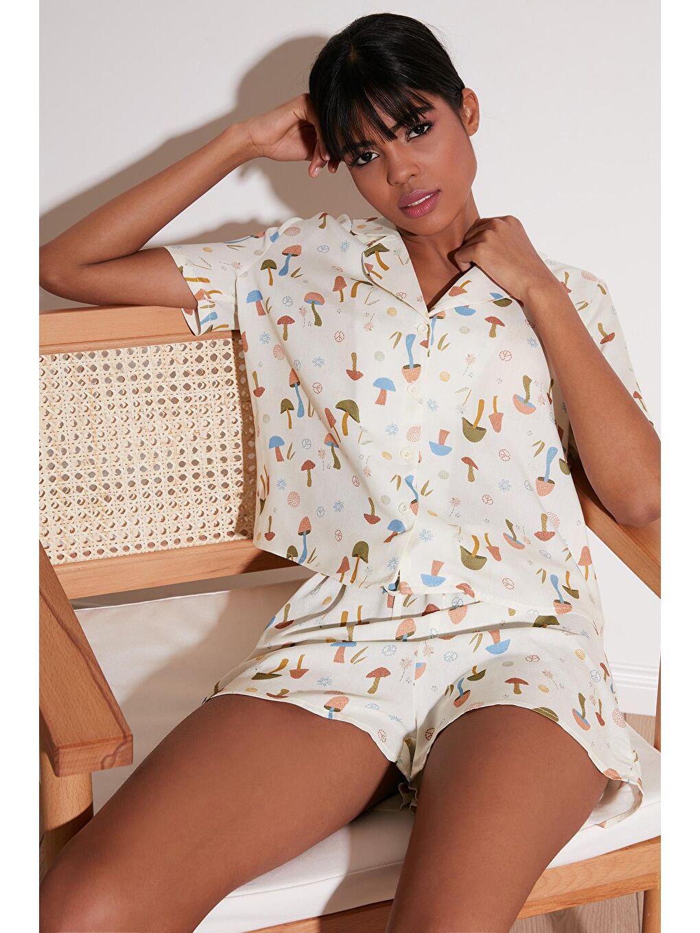 Bej Regular Fit Kısa Kollu Gömlek Yaka Şortlu Pijama Takımı 6111494