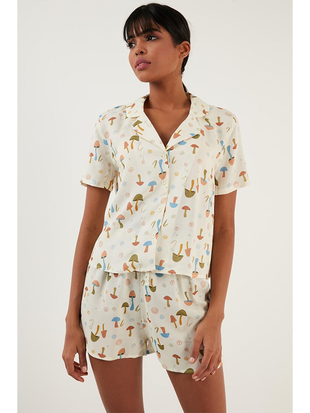 Bej Regular Fit Kısa Kollu Gömlek Yaka Şortlu Pijama Takımı 6111494-1